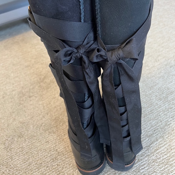 UGG Tall Laced Back Boots Size 8 - Picture 1 of 8